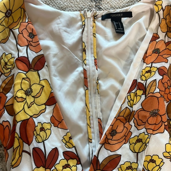 V neck romper - Picture 2 of 7